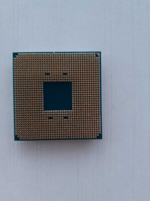 Продавам процесор AMD Ryzen 3 2200G + охладител ID-Cooling (3-pin)