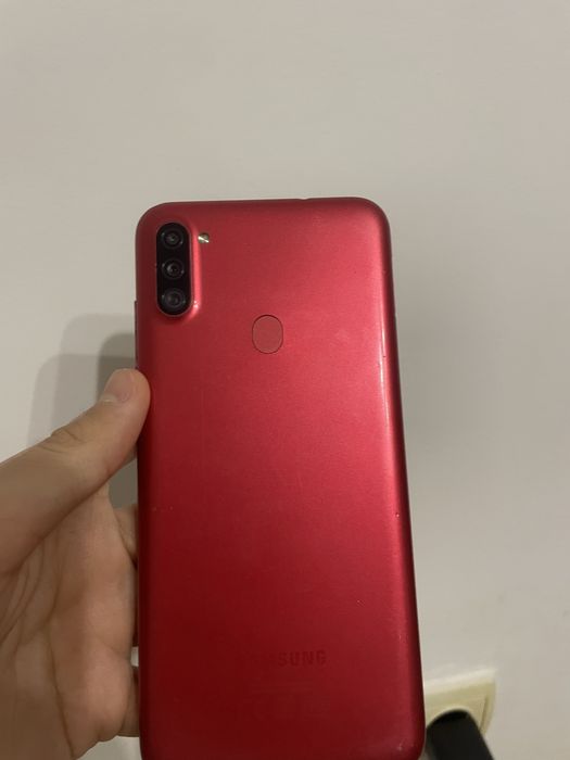 Samsung A11 со сломанным экраном и испорченным дисплеем