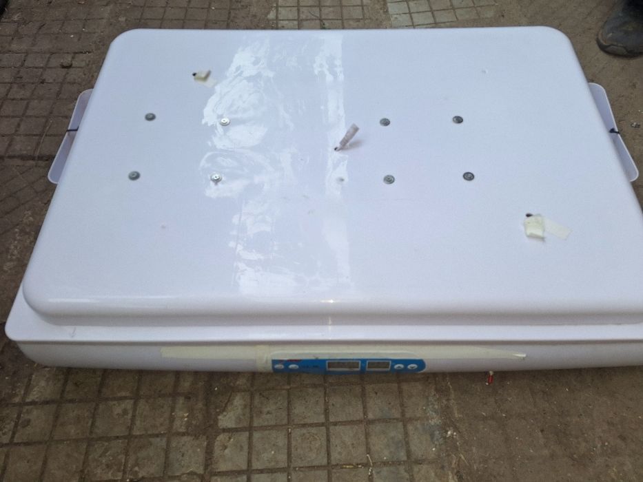 Инкубатор за 120 яйца  H-120