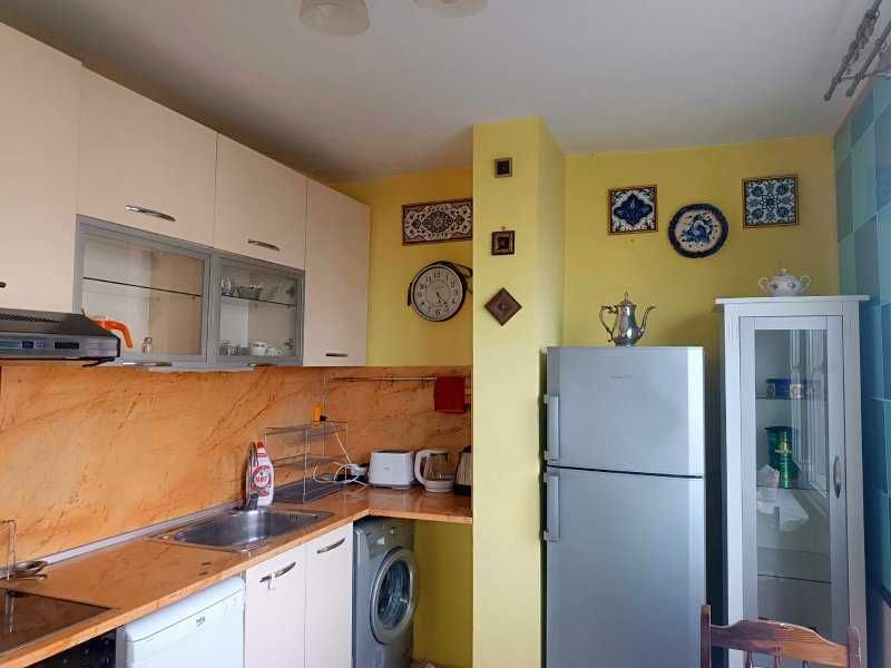 Дава се под наем Двустаен апартамент в Бургас, Възраждане - 75 кв.м за 433.5 € - Снимка #2