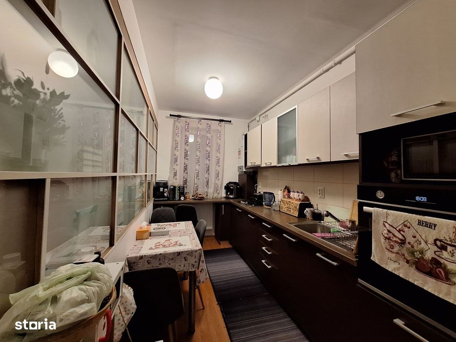 Apartament cu 3 camere, 78 mp, balcon, zona Stadionului