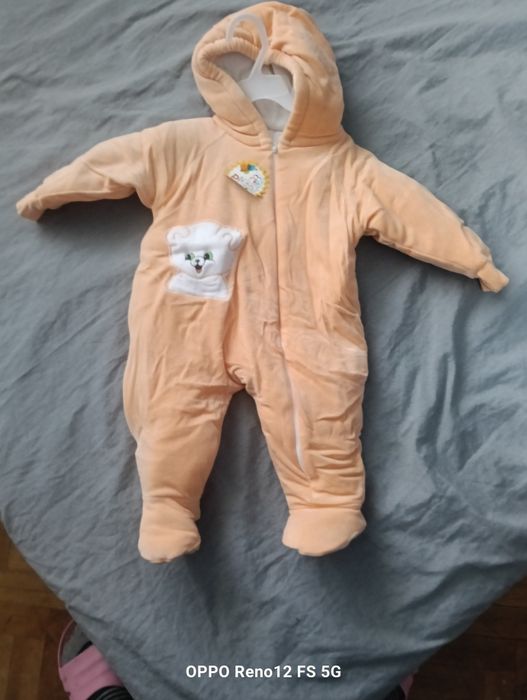 Vând salopeta de bebelusi