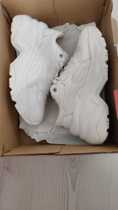 Бели маратонки Puma