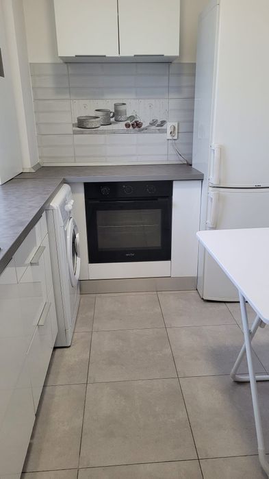 Închiriez garsoniera