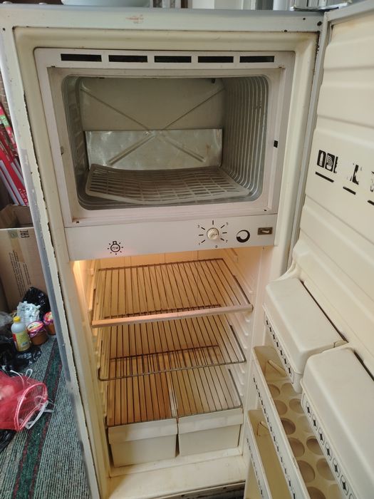 Продаю газовую плиту и холодильник sino
