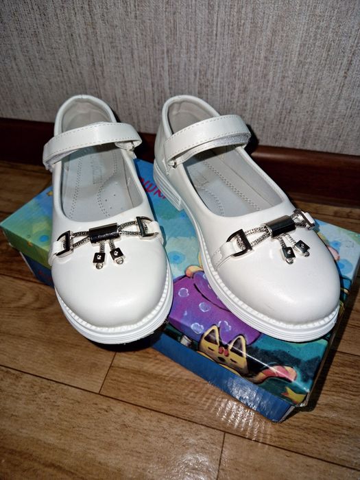 Продам туфли для  девочки