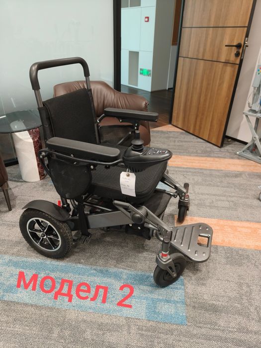 количка с електрически мотори  за трудноподвижни