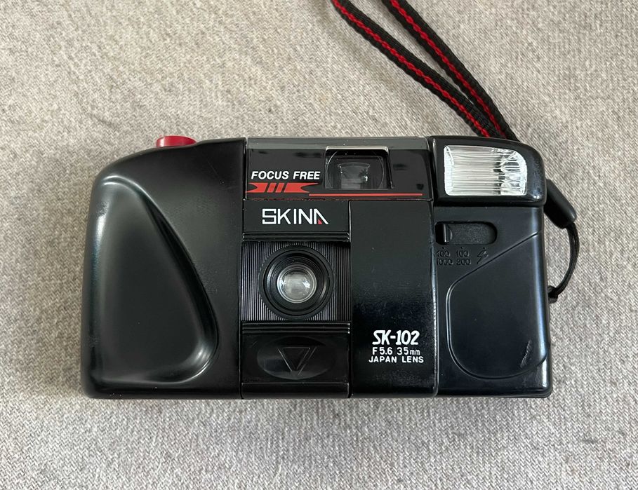 Aparat foto SKINA SK-102 35mm focus free cu blitz si husa