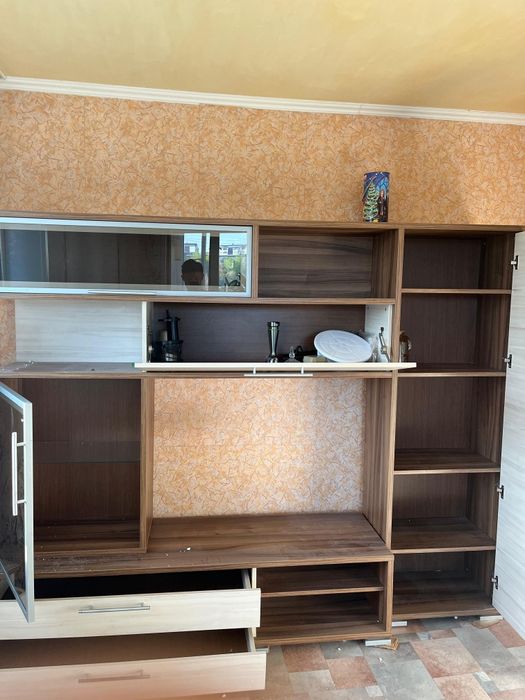 Продам сервант в хорошим состояние