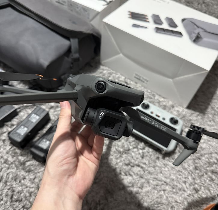 Drona DJI Mavic 3 Classic (DJI RC) + Fly More Kit + Asigurare Dji Care