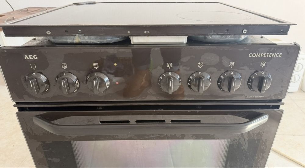 Печка за вграждане с керамични котлони AEG Competence