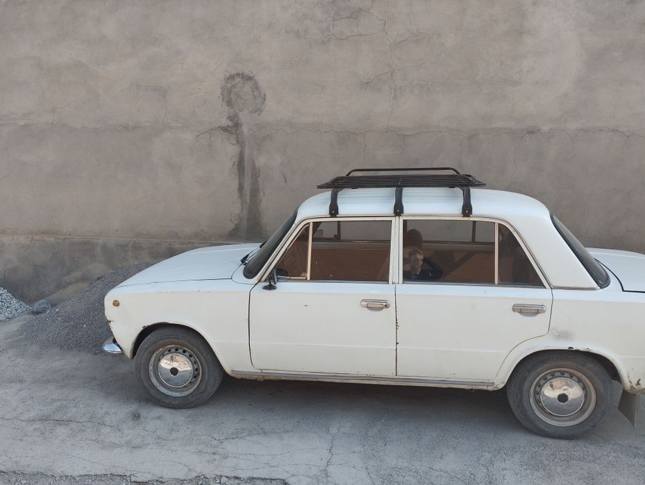 Vaz 2101 sotiladi