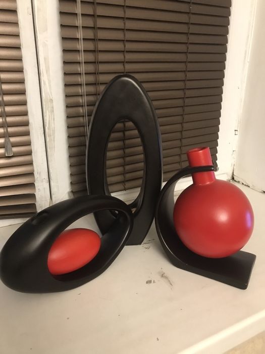 Комплект из трех керамических ваз.