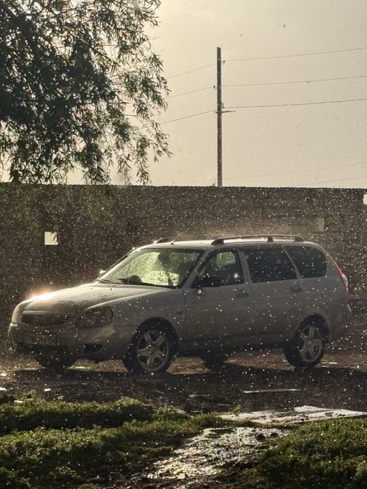 Продам автомобил приора уневерсал