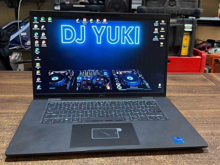 Лаптоп Dell Latitude 7520