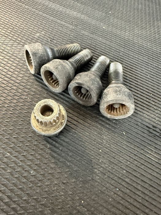 Секретни болтове BMW OEM M12x1.5