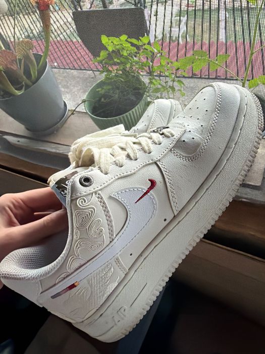 Nike Air Force 1, размер 39, цвят екрю, специално издание „Годината на дракона“