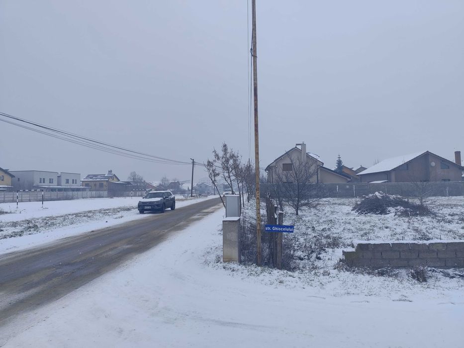 Teren 934 mp Capsunarie, lânga strada Principala