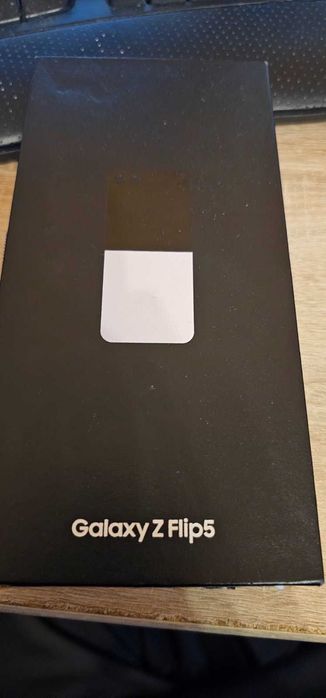 Samsung Galaxy Z Flip5   НОВ!   Цвят Лавандула, Американска версия