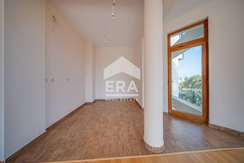 Слънчев тристаен апартамент завършен "до ключ" в кв. Симеоново