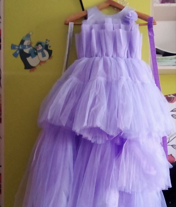 Платье нарядное на 12-14 лет