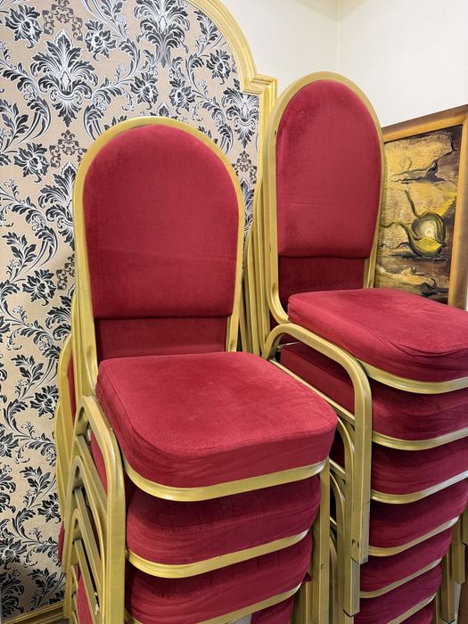 Стулья в банкетный зал