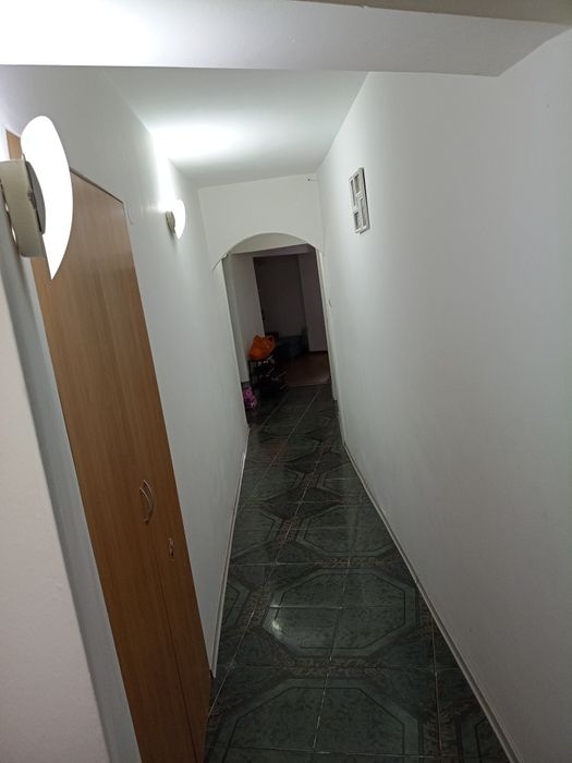 Apartament cu 3 camere de închiriat