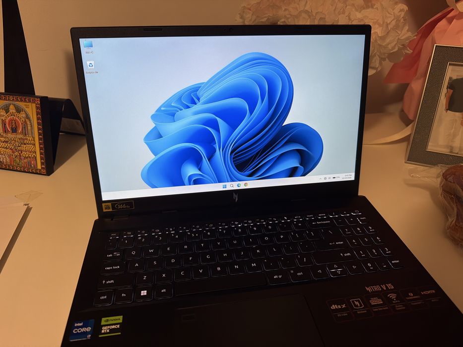 Acer Nitro V15 rtx 4050 16 gb RAM