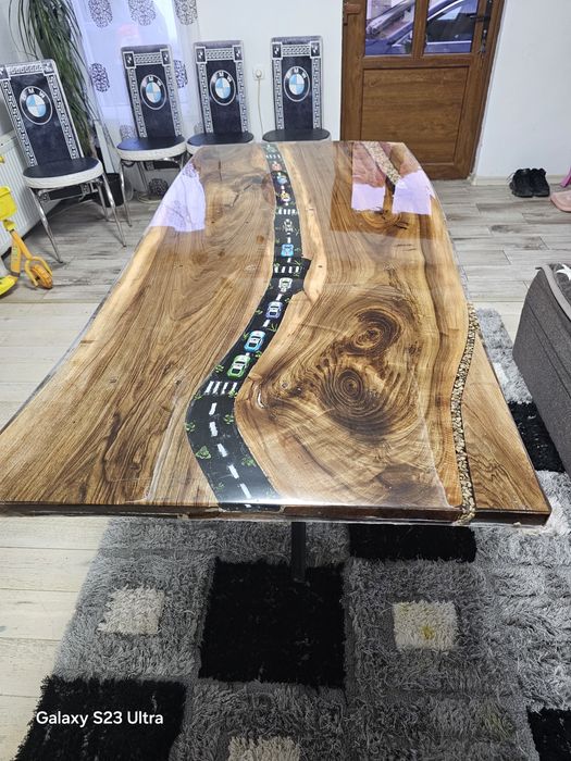 Masa de nuc si rășină