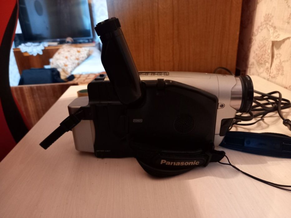 Продам видеокамеру Panasonic NV-VX27EN