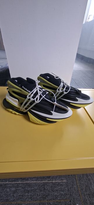 Adidași Balmain.