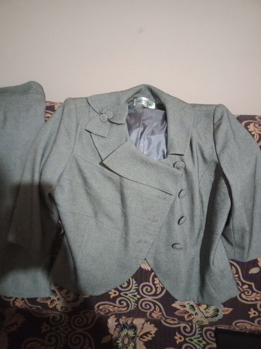 Продам женский костюм