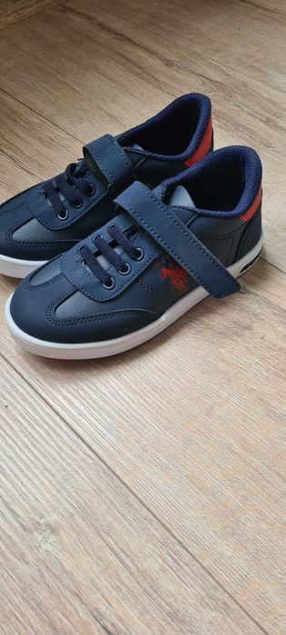 Чисто нови детски обувки