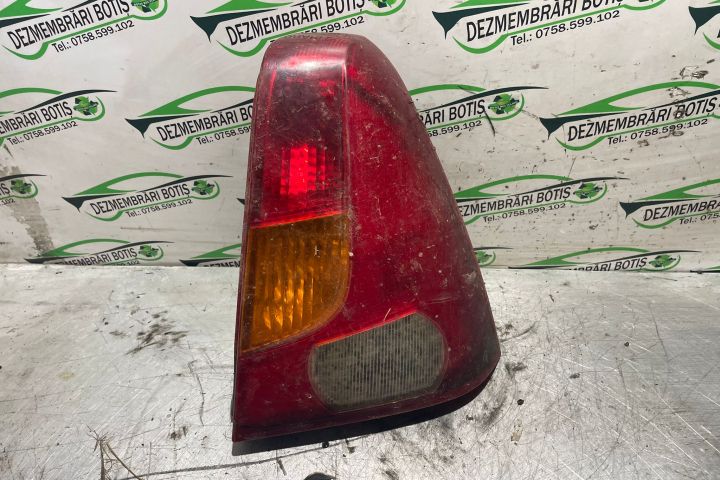 Lampa / Tripla stop dreapta pe aripa Dacia Logan prima generatie