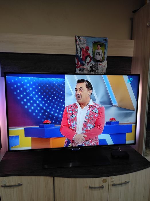 LED Телевизор PHILIPS 48 инча Ambilight