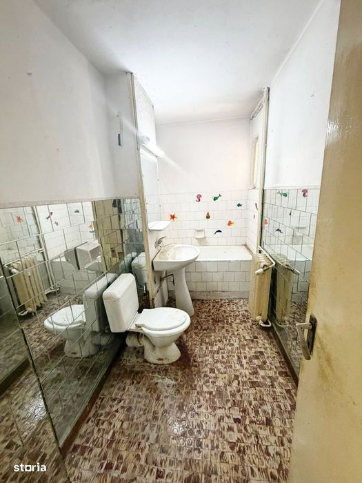 Apartament 3 camere decomandat, etaj intermediar - Vlaicu