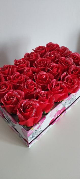 Vând aranjamente flori