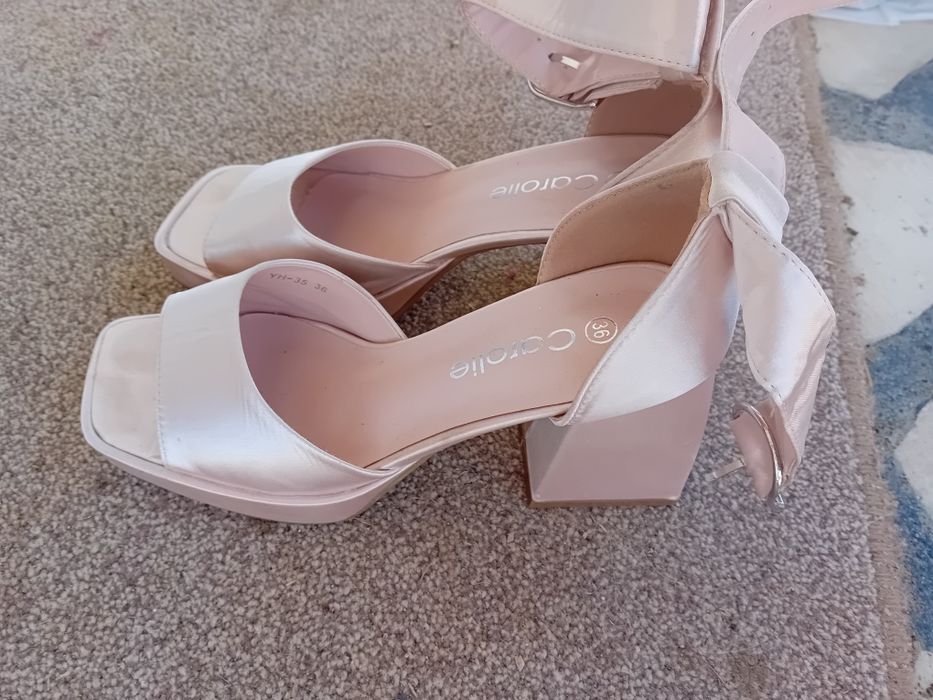 Sandale crem cu toc