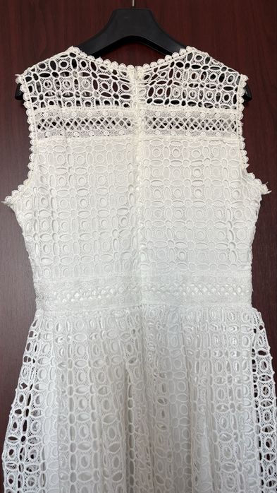 Бяла дантелена рокля нова р-р М