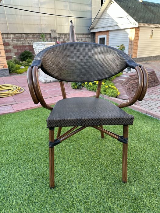 Стулья из искуственного ротанга