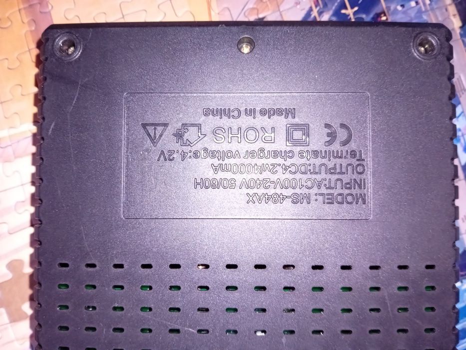 Încărcător acumulatori Li-ion, 3,7 v