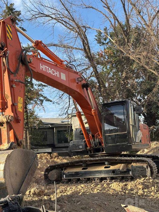 экскаватор hitachi ишлатилинган  нархи келишилинади
