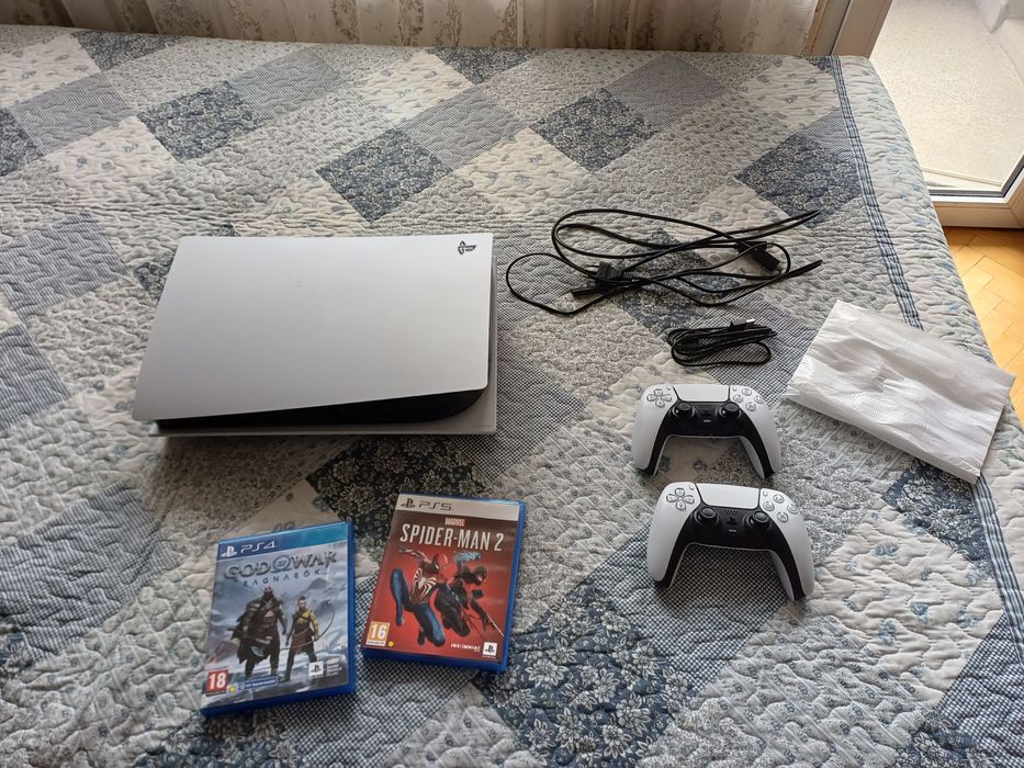 PS5 комплект с God of war Ragnarok и Spider-man 2