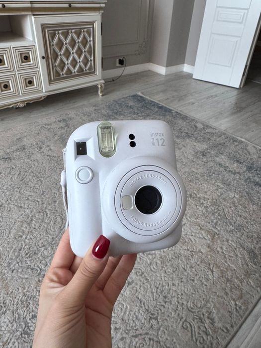 Instax 12mini в белом цвете