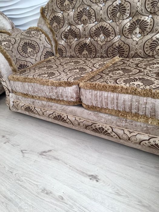 Срочно диван 200тысяч. тг.