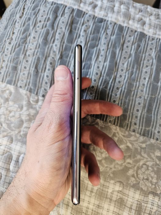 Продавам Huawei P20 pro изпратен  към клиент!