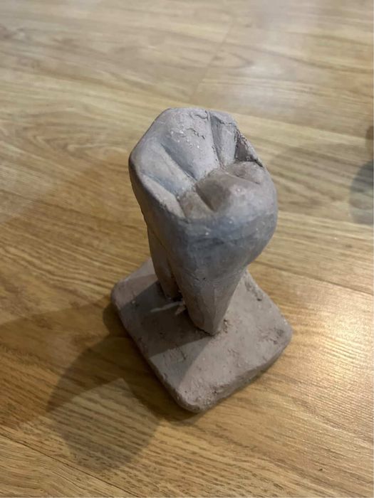 Моделирани зъби от глина