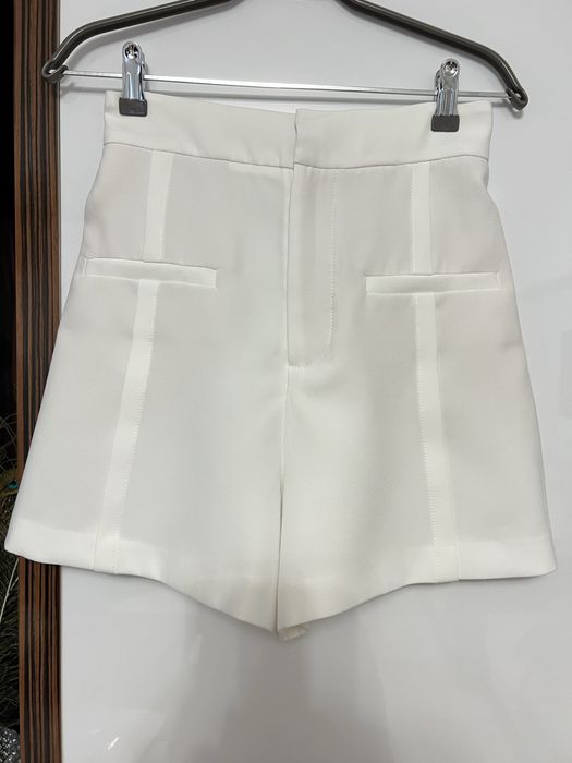 Pantaloni scurti albi Zara