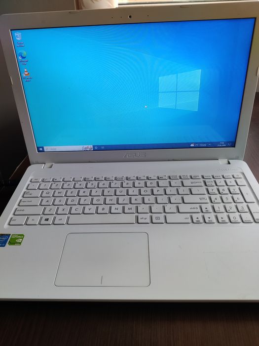 Laptop ASUS X540L i3 Windows 10 pro instalat si activat