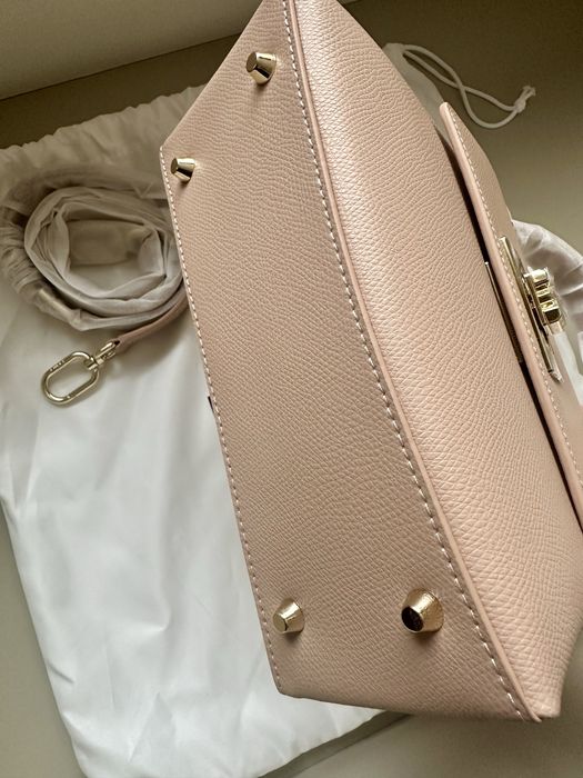 Чисто нова чанта Furla 1927 в бежов цвят
